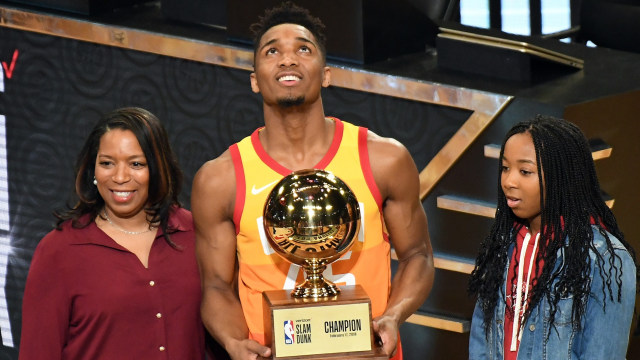 Pemenang dunk kontes, Donovan Mitchell. (Foto: Richard Mackson-USA TODAY Sports via Reuters)