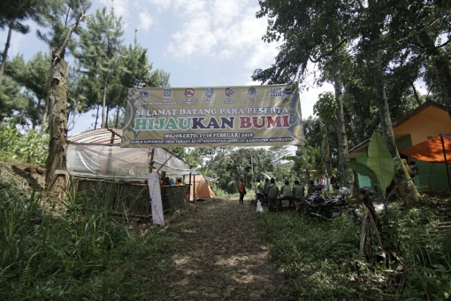 Hijaukan bumi dari sisi bukit jengger