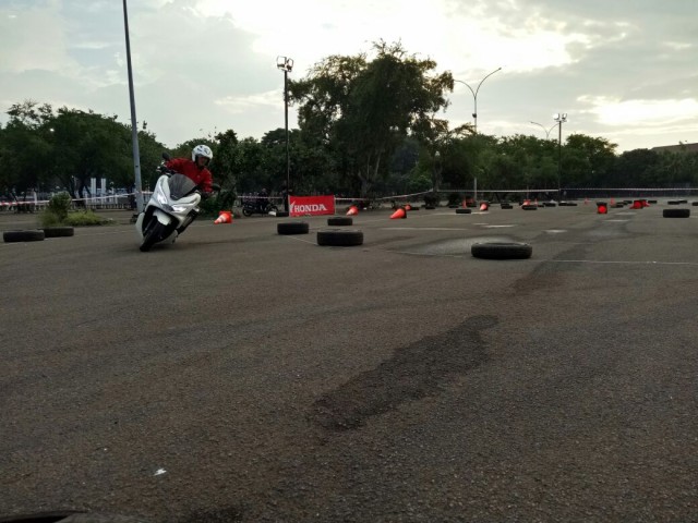 Test ride all new Honda PCX (Foto: Alfons Hartanto/kumparanOTO)