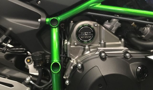 Kawasaki H2 Carbon (Foto: Alfons Hartanto/kumparanOTO)