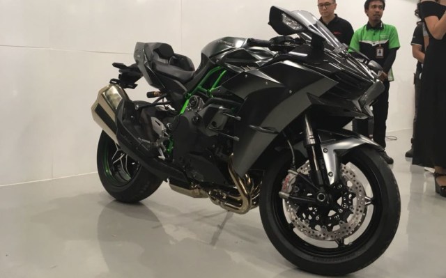 Kawasaki H2 Carbon (Foto: Alfons Hartanto/kumparanOTO)