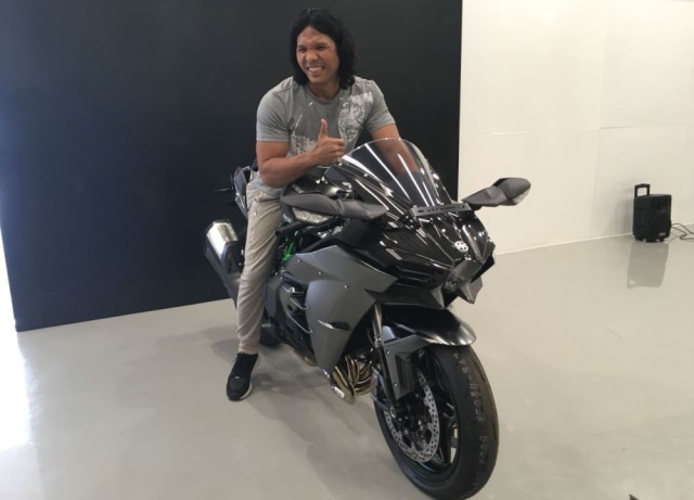 Kawasaki H2 Carbon (Foto: Alfons Hartanto/kumparanOTO)