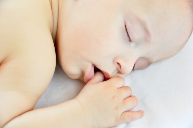 Bayi Mengisap Jempol (Foto: Thinkstock)