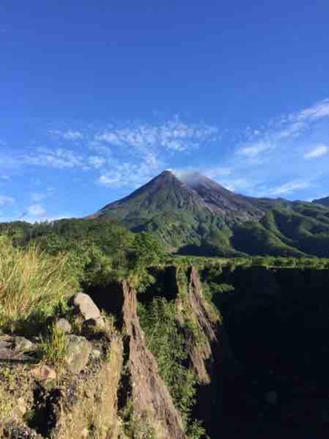 Kegagahan Merapi pada Pagi Hari
