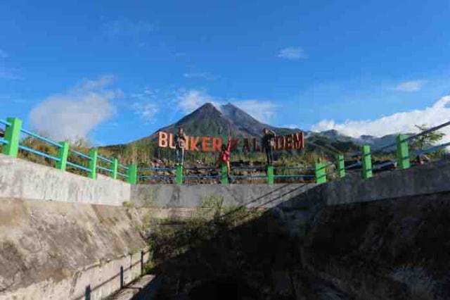 Kegagahan Merapi pada Pagi Hari (1)