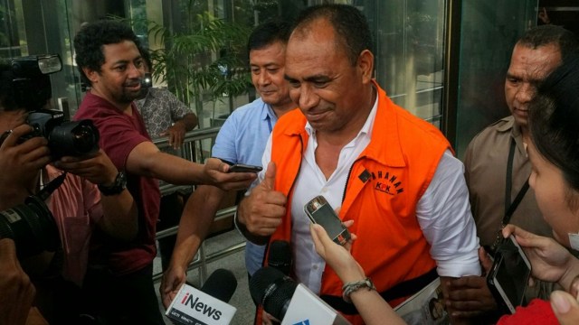 Bupati Ngada Marinus Sae usai diperiksa KPK (Foto: Iqbal Firdaus/kumparan)