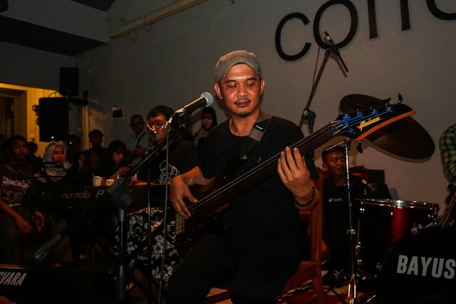 Formasi Baru Payung Teduh dari Mata Narasastra  (1)