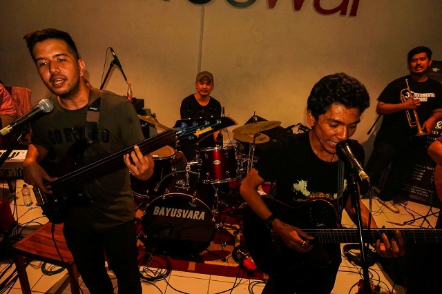 Formasi Baru Payung Teduh dari Mata Narasastra  (2)
