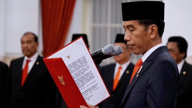 Joko Widodo lantik 17 Duta Besar. (Foto: dok. Biro Pers Setpres)