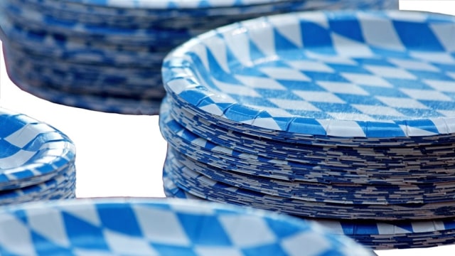 Ilustrasi piring plastik (Foto: Pixabay)