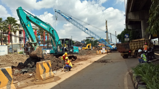 Pekerja infrastruktur layang  (Foto: Resya Firmansyah/kumparan)