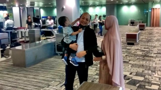 Novel Baswedan bersiap pulang ke Indonesia. (Foto: Twitter/@haris_azhar)