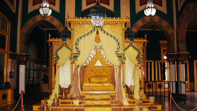 Singgasana Raja di Istana Maimun. (Foto: Flickr/Mohd Azil Abdul Malek)
