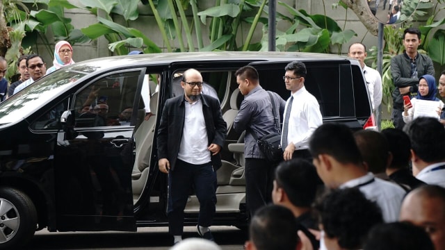 Novel Baswedan tiba di gedung KPK. (Foto: Helmi Afandi/kumparan)