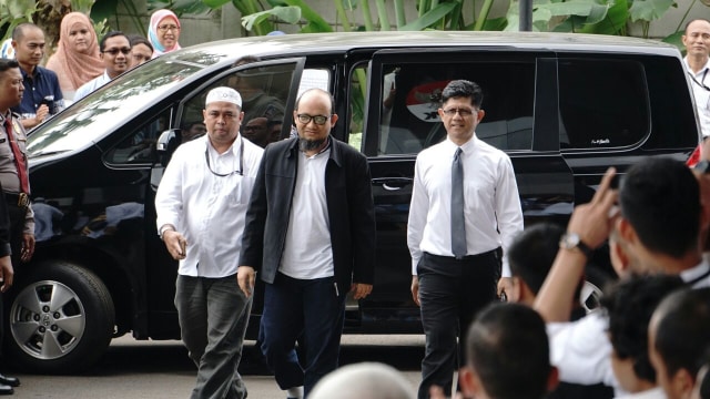 Novel Baswedan tiba di gedung KPK. (Foto: Helmi Afandi/kumparan)