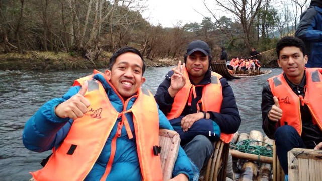 Main rakit di Wuyishan, China. (Foto: Feby Dwi Sutianto/kumparan)