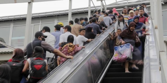 Tokyo Eki dan Tanah Abang, sebuah Paradox Perilaku 