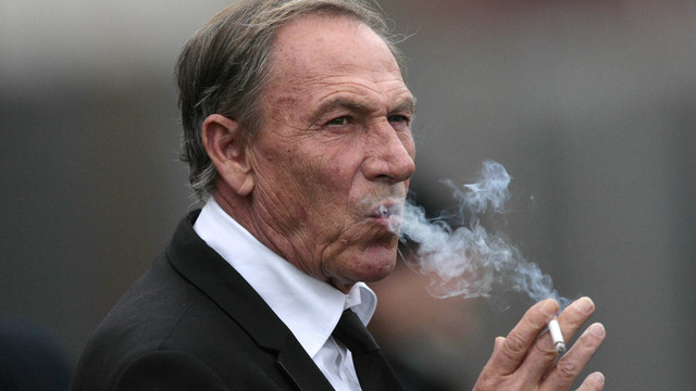 Zeman dalam laga vs Catania. (Foto: MARCELLO PATERNOSTRO / AFP)