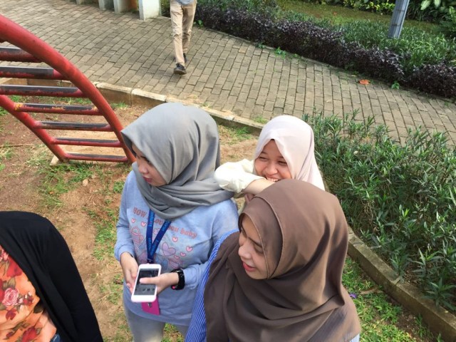 Di Taman Salam Sebelum Sore Berganti Malam (2)