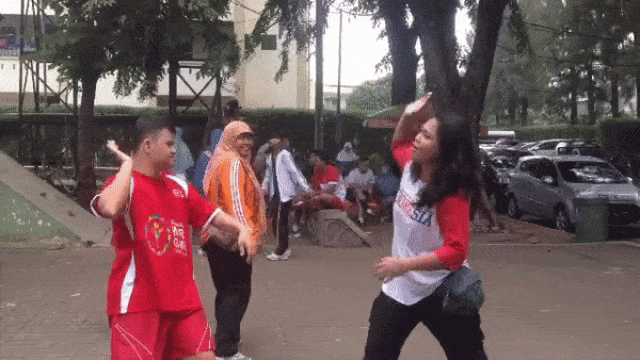 Christian Husein Sitompul (baju merah). (Foto: Instagram/@kakadevi )