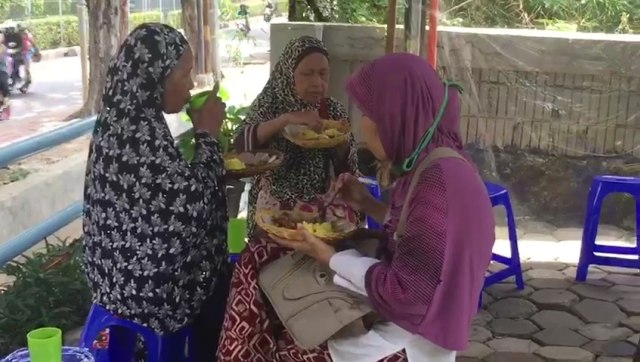 Podjok Halal, warung nasi murah untuk kaum Duafa. (Foto: Soejono Eben Saragih/kumparan)