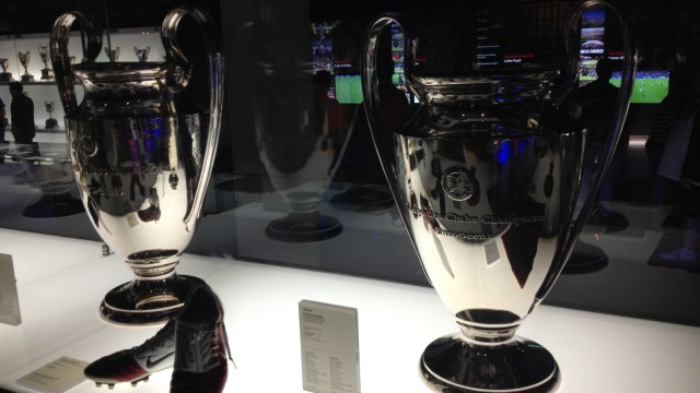 Piala FC Barcelona. (Foto: Daniel Chrisendo/kumparan)