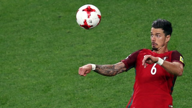 Aksi Fonte saat membela Portugal. (Foto: Roman Kruchinin / AFP)