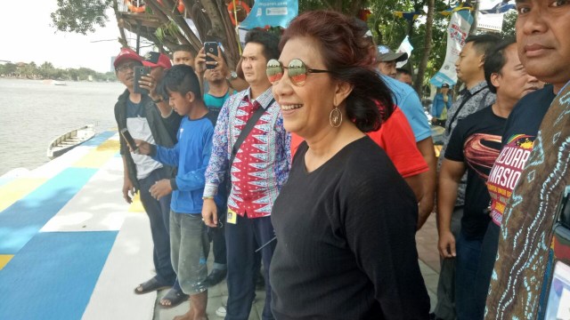 Susi Pudjiastuti di Danau Sunter. (Foto: Rizki Mubarok/kumparan)