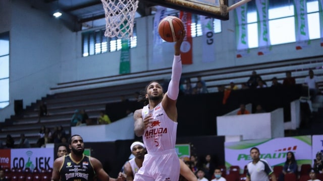 Lay up pemain Garuda, Gary Jacobs. (Foto: Dok. IBL)