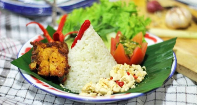 Cita Rasa Kuliner Khas Sunda di Waroeng D‘Liwet Palabuhanratu Sukabumi