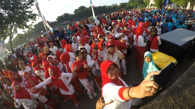 Suasana persiapan senam pagi di Danau Sunter (Foto: Aditia Noviansyah/kumparan)
