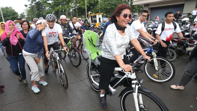 Susi dan Sandiaga di Festival Danau Sunter (Foto: Aditia Noviansyah/kumparan)