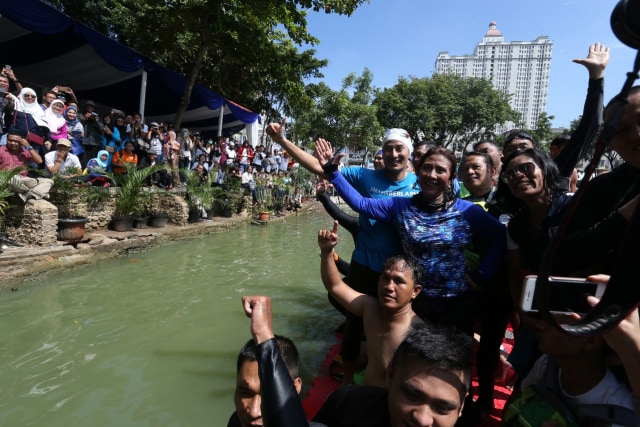 Suasana Susi dan Sandiaga di Danau Sunter (Foto: Aditia Noviansyah/kumparan)