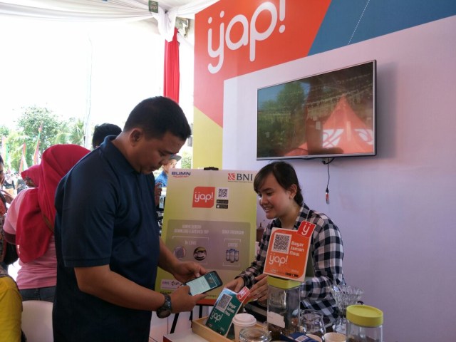 Pengunjung beli kopi dengan yap! (Foto: Kumparan)