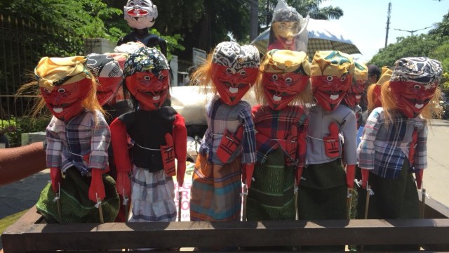 Penjual wayang golek di sekitar Danau Sunter (Foto: Baiquni/kumparan)