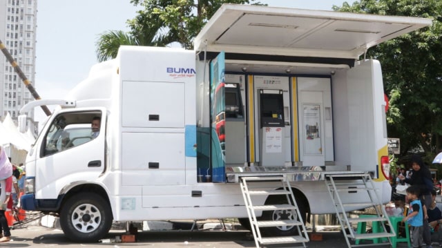 Truk mesin ATM Mandiri dan Link Foto:  Puti Cinintya Arie Safitri/kumparan