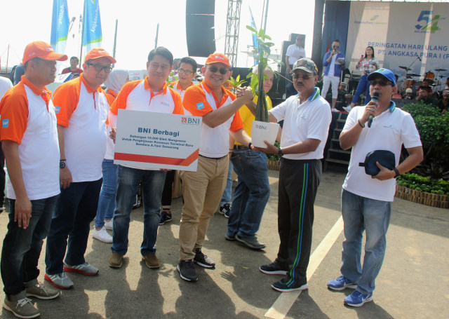 Peduli Lingkungan, BNI Tanam 10 Ribu Pohon Mangrove di Semarang