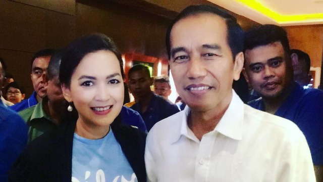 Ira Wibowo bersama Jokowi (Foto: IG. Irawbw)