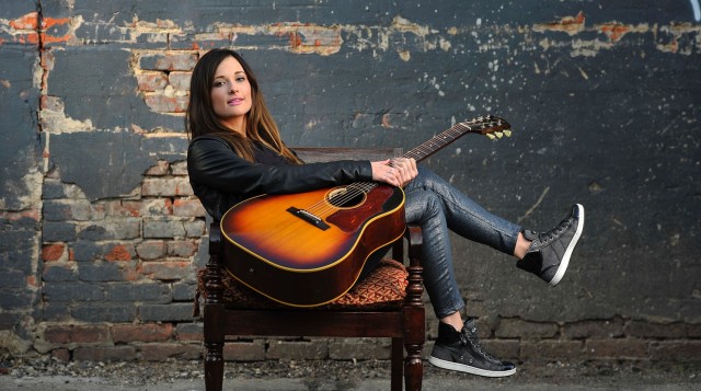 'Space Cowboy' dan Mengapa Kacey Musgraves Lebih Hebat daripada Taylor Swift