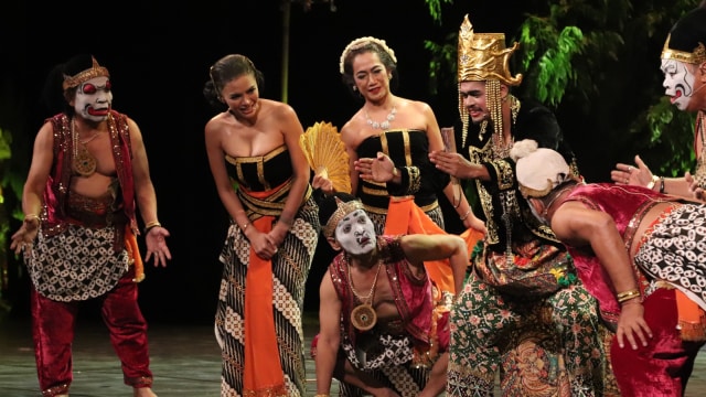Teater "Srikandi Nekat" di Taman Ismail Marzuki (Foto: Munady Widjaja)