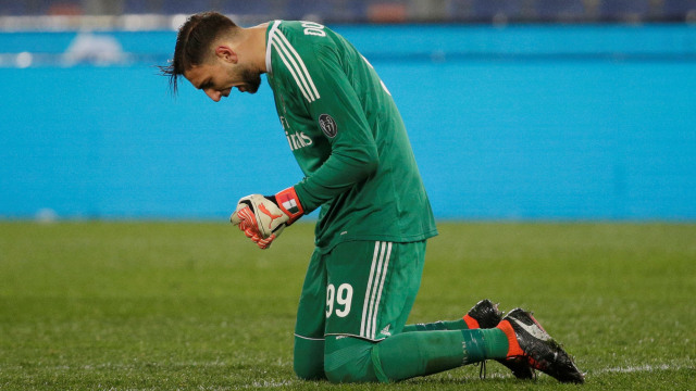 Donnarumma merayakan kemenangan Milan. (Foto: REUTERS/Max Rossi)