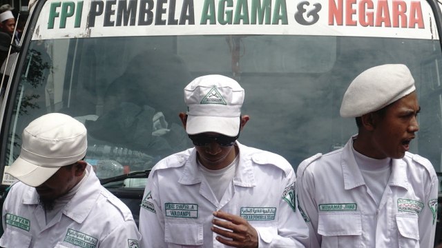 Anggota FPI saat kawal Sidang Peninjauan Kembali Ahok Foto: Irfan Adi Saputra/kumparan