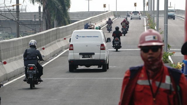 Uji coba fly over Cipinang lontar (Foto: Irfan Adi Saputra/kumparan)