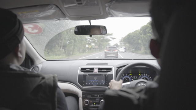 com-Mendengarkan Musik (Foto: Road Trip kumparan)