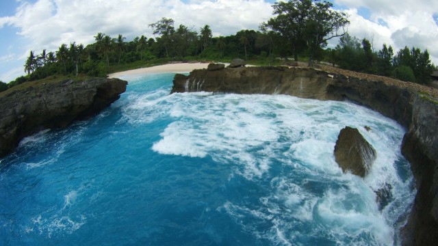 com-Pantai di Pulau Salura (Foto: kumparan)