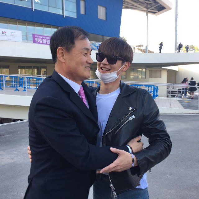 Minho dan Choi Yun-kyum. (Foto: onehallyu.com)