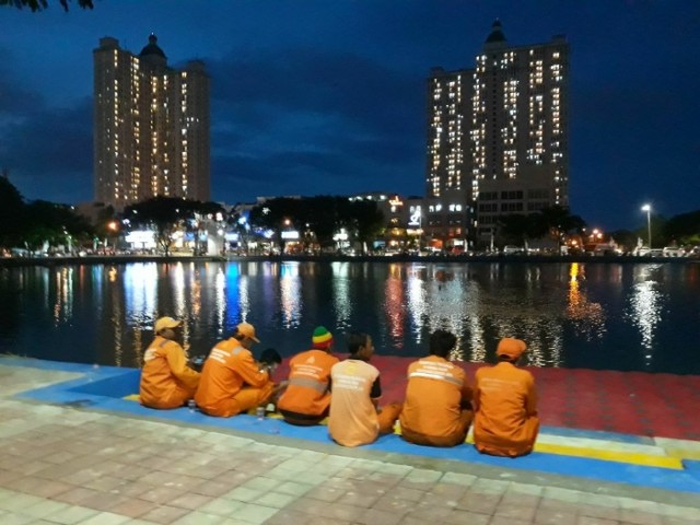 Danau Sunter di malam hari