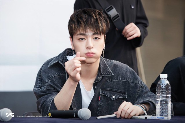 June 'iKON' (Foto: Facebook  @OfficialYGiKON)