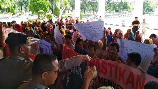 Ratusan Guru Honorer Unjuk Rasa (Foto: Zuhri Noviandi/kumparan)