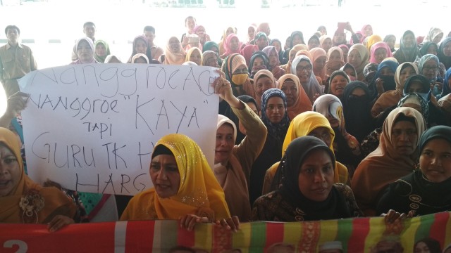 Ratusan Guru Honorer Unjuk Rasa (Foto: Zuhri Noviandi/kumparan)